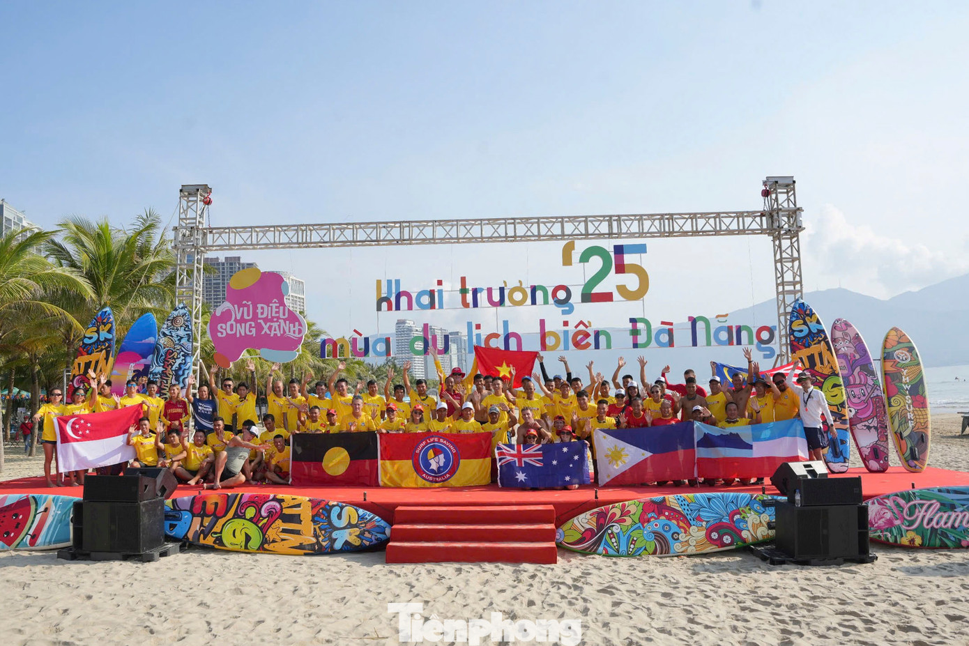 Hội thi Cứu hộ Biển Quốc tế Đà Nẵng 2025 do Ban Quản lý Bán đảo Sơn Trà và các bãi biển du lịch Đà Nẵng tổ chức. Đây là hội thi nằm trong chuỗi chương trình khai mạc mùa du lịch biển với chủ đề “Vũ điệu sóng xanh”, góp phần lan tỏa thông điệp về một mùa hè sôi động, đồng thời quảng bá hình ảnh thành phố biển Đà Nẵng năng động, an toàn và thân thiện đến du khách trong nước và quốc tế.