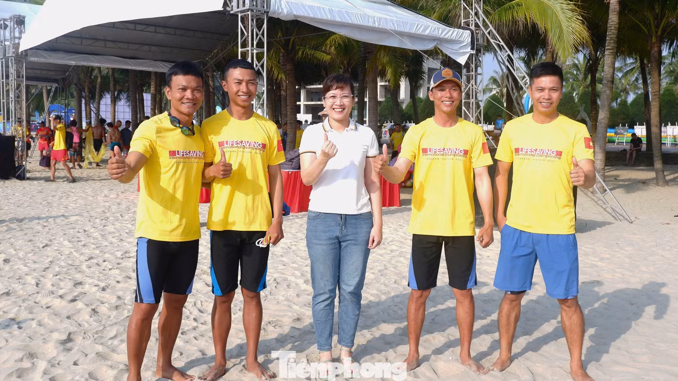 “Chúng tôi tham gia với tinh thần góp vui cho chương trình mùa du lịch biển, đồng thời muốn thử sức và thể hiện năng lực qua các phần thi. Đội tôi đặc biệt tự tin ở các nội dung bơi, hy vọng qua cuộc thi có thể giao lưu, học hỏi thêm từ các đội bạn", anh Nguyễn Đăng Hoàng cho biết.