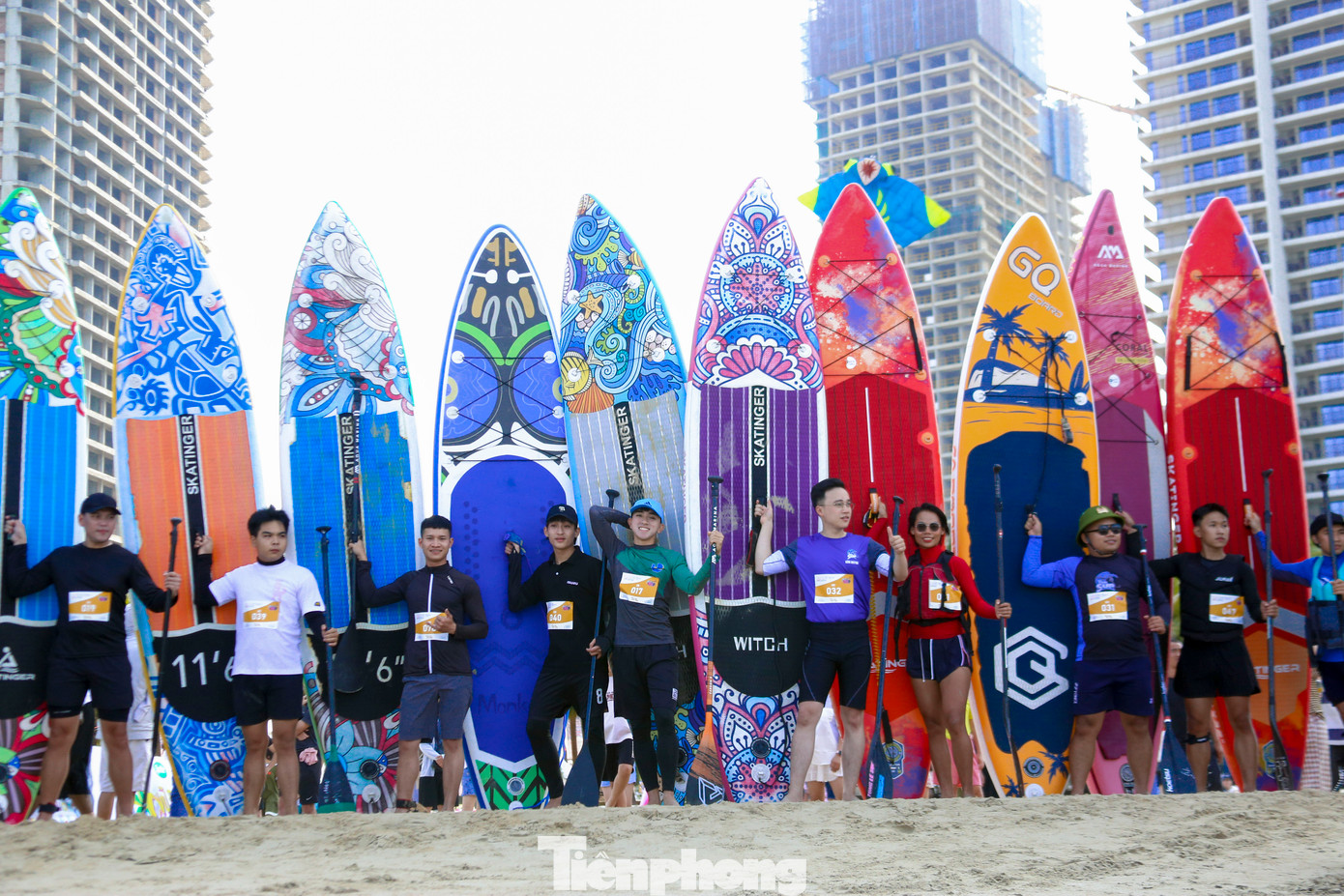 Bên cạnh phần thi chính thức, nhiều hoạt động trải nghiệm, chụp ảnh check-in với ván Sup... mang đến không gian vui chơi phong phú cho người dân và du khách. Bên cạnh phần thi chính thức, nhiều hoạt động trải nghiệm, chụp ảnh check-in với ván Sup... mang đến không gian vui chơi phong phú cho người dân và du khách.