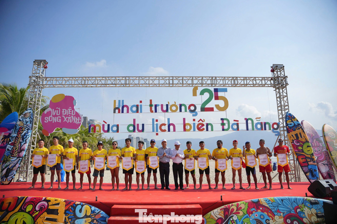 Ông Trần Đại Nghĩa – Phó Trưởng Ban Quản lý Bán đảo Sơn Trà cho biết: Cuộc thi cứu hộ biển là một hoạt động thiết thực nhằm nâng cao kỹ năng chuyên môn, tinh thần trách nhiệm và khả năng phối hợp xử lý tình huống của lực lượng làm công tác cứu hộ, đồng thời góp phần tuyên truyền, nâng cao nhận thức cộng đồng về an toàn khi tham gia các hoạt động trên biển. “Thông qua giải đấu, chúng tôi hy vọng các đội thi và các vận động viên sẽ thắt chặt tình đoàn kết, thi đấu với tinh thần fair play và đề cao tinh thần đồng đội", ông Nghĩa nói.