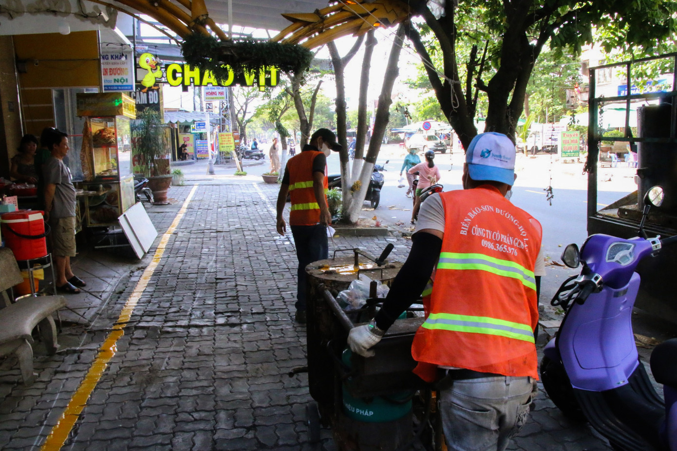 Theo kế hoạch, UBND TP. Đà Nẵng đã yêu cầu các địa phương trên địa bàn phải hoàn thành việc tuyên truyền, vận động, hướng dẫn người dân, thực hiện kẻ vạch vỉa hè tại các tuyến đường để làm lối đi cho người đi bộ trong tháng 3 và triển khai xử lý triệt để các trường hợp vi phạm từ đầu tháng 4 năm nay.