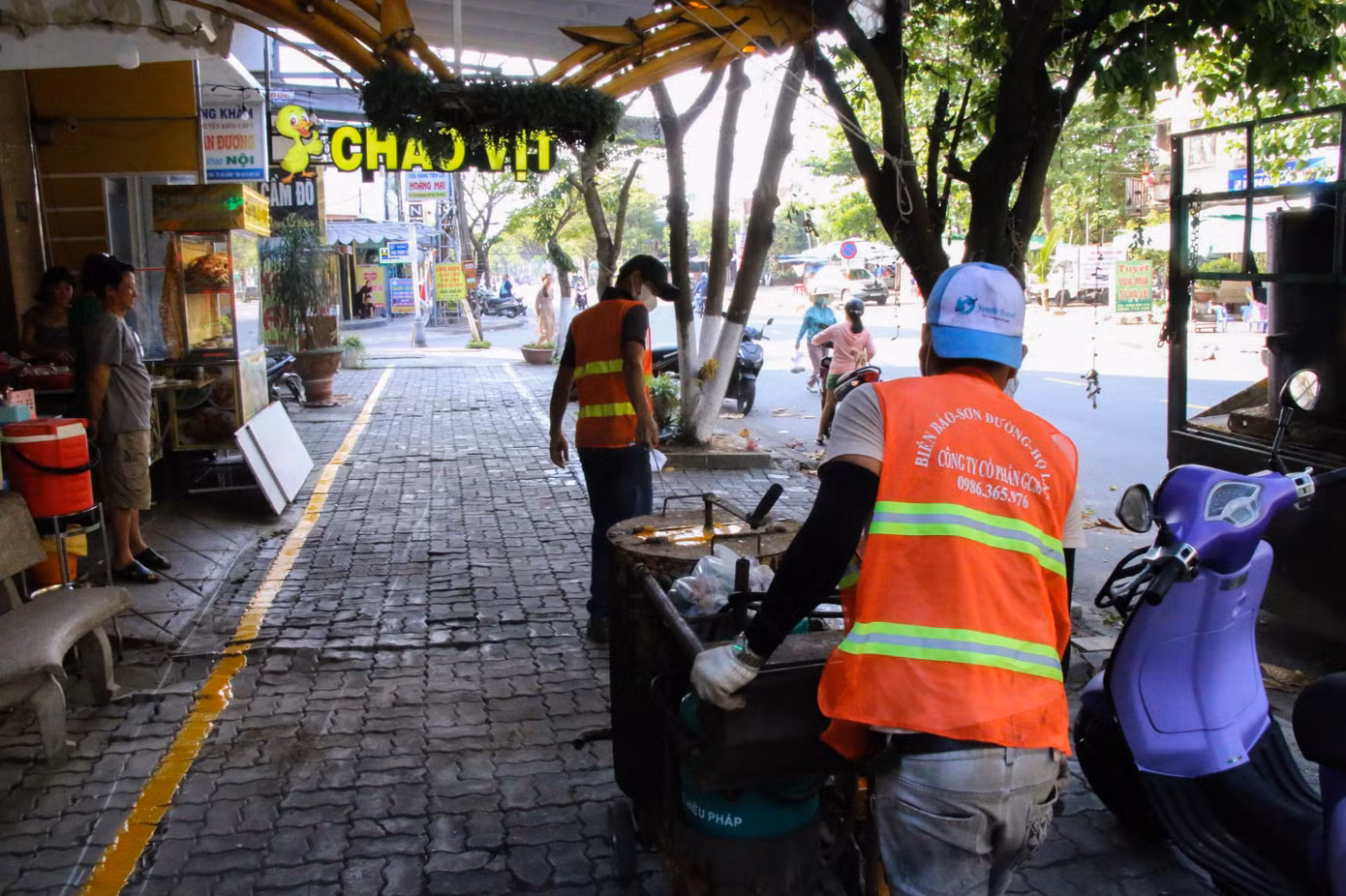 Theo kế hoạch, UBND TP. Đà Nẵng đã yêu cầu các địa phương trên địa bàn phải hoàn thành việc tuyên truyền, vận động, hướng dẫn người dân, thực hiện kẻ vạch vỉa hè tại các tuyến đường để làm lối đi cho người đi bộ trong tháng 3 và triển khai xử lý triệt để các trường hợp vi phạm từ đầu tháng 4 năm nay.