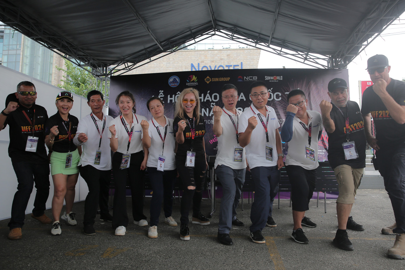 Đội Trung Quốc đã sẵn sàng cho đêm thi của mình. Đội Trung Quốc đã sẵn sàng cho đêm thi của mình.