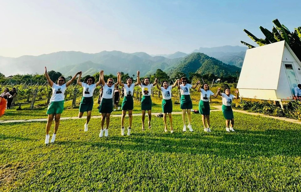 Ngoài việc tạo ra giá trị kinh tế, vườn nho thung lũng Nam Yên còn trở thành địa điểm tham quan thu hút giới trẻ, du khách đến tham quan chụp hình.