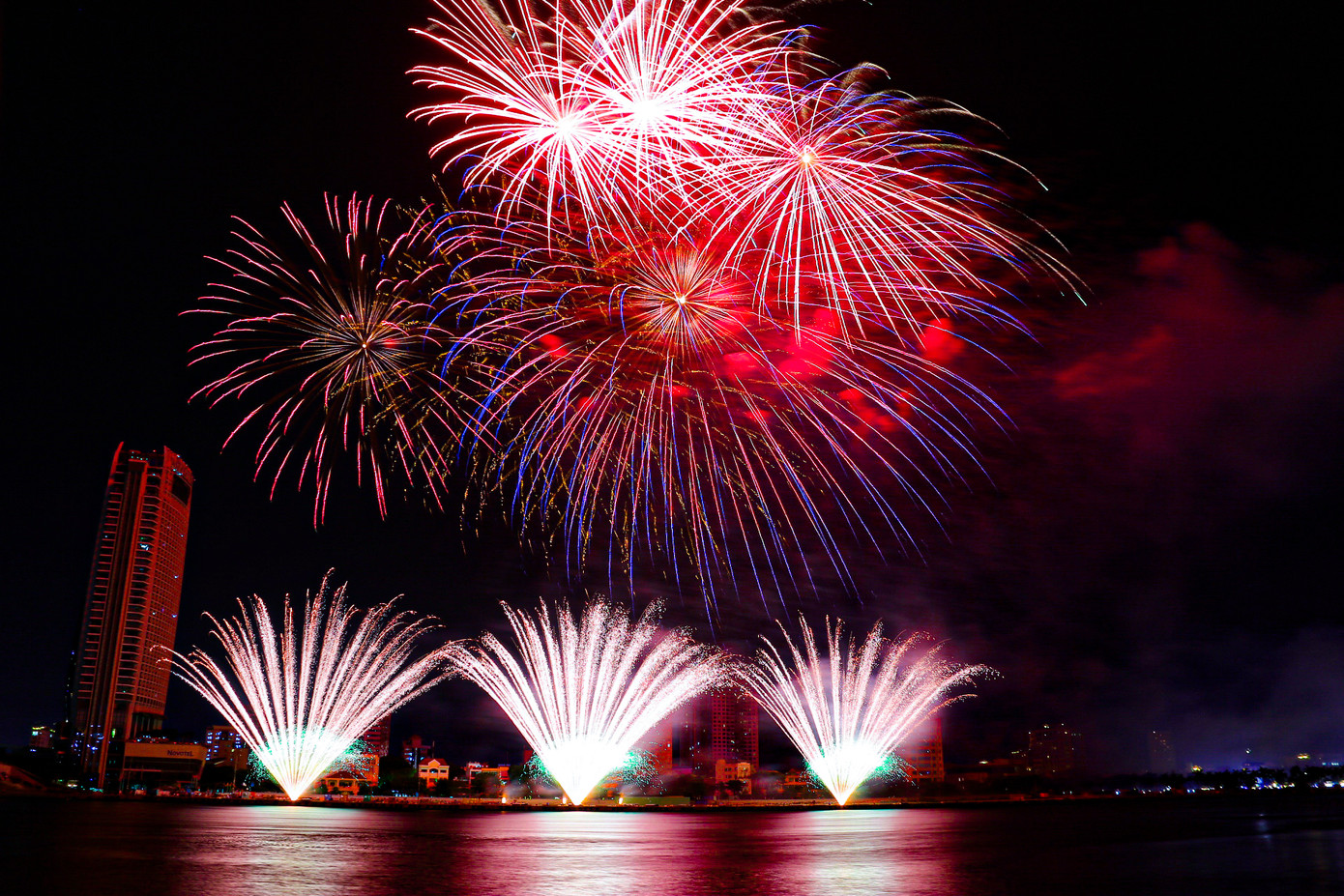 Đội Phần Lan tự tin sẽ viết tiếp câu chuyện cổ tích trong trận chung kết pháo hoa năm nay. Đội Phần Lan tự tin sẽ viết tiếp câu chuyện cổ tích trong trận chung kết pháo hoa năm nay.