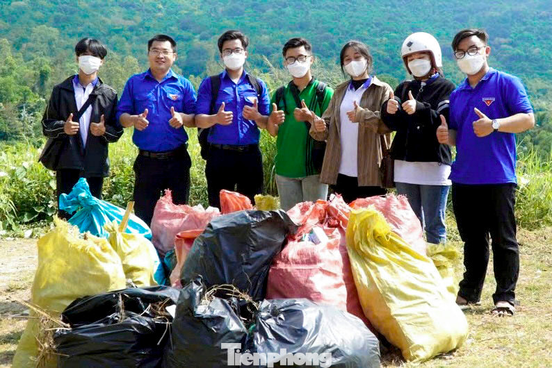 Trước đó, lực lượng thanh niên các tôn giáo trên địa bàn thành phố đã đẩy mạnh các hoạt động như ra quân dọn dẹp vệ sinh đường phố, kiệt hẻm, phân loại rác tại nguồn, xóa các biển quảng cáo rao vặt sai quy định, cùng với đó là các chiến dịch ra quân làm sạch biển, các hoạt động hưởng ứng &quot;Ngày Chủ nhật xanh&quot;, chương trình &quot;Lặn biển nhặt rác - Giải cứu san hô&quot;, các phong trào chống rác thải nhựa…