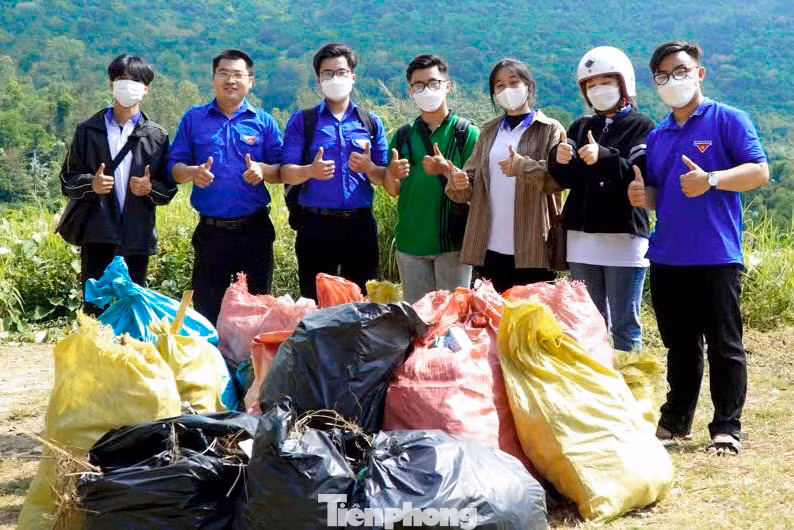 Trước đó, lực lượng thanh niên các tôn giáo trên địa bàn thành phố đã đẩy mạnh các hoạt động như ra quân dọn dẹp vệ sinh đường phố, kiệt hẻm, phân loại rác tại nguồn, xóa các biển quảng cáo rao vặt sai quy định, cùng với đó là các chiến dịch ra quân làm sạch biển, các hoạt động hưởng ứng "Ngày Chủ nhật xanh", chương trình "Lặn biển nhặt rác - Giải cứu san hô", các phong trào chống rác thải nhựa…