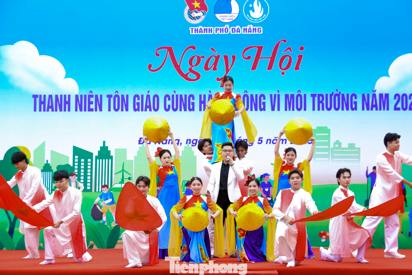 Tại ngày hội, các hoạt động giao lưu, thi văn nghệ, các phần thi kỹ năng giữa các đơn vị diễn ra sôi nổi.