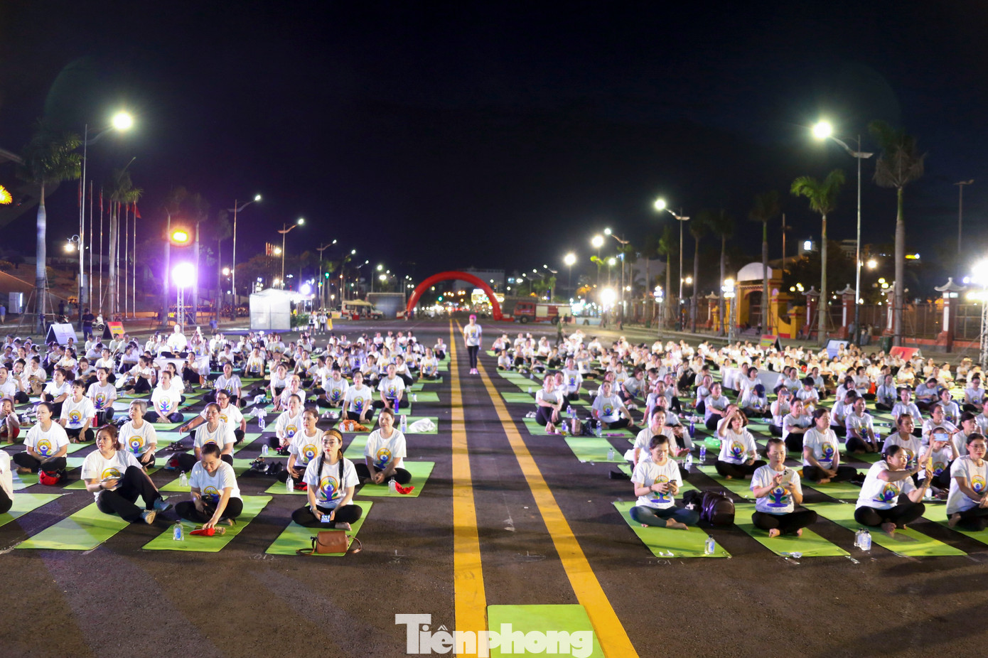 Tối 23/6, tại Cung Thể thao Tiên Sơn (quận Hải Châu, TP. Đà Nẵng), Liên hiệp các tổ chức hữu nghị và Hội Hữu nghị Việt Nam - Ấn Độ tại TP. Đà Nẵng phối hợp với Đại sứ quán Ấn Độ tại Việt Nam tổ chức chương trình Đồng diễn Yoga quốc tế Đà Nẵng 2025 với chủ đề "Yoga - Vì một thế giới, một sức khỏe chung".