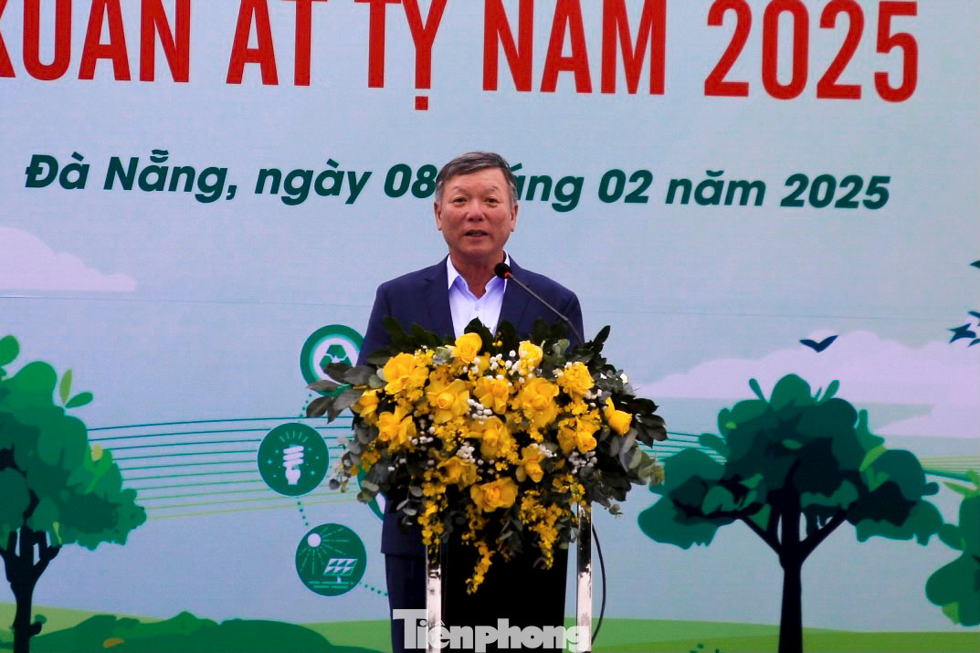 Ông Lê Văn Trung - Ủy viên Ban Thường vụ Thành ủy, Chủ tịch Ủy ban Mặt trận Tổ quốc Việt Nam thành phố Đà Nẵng kêu gọi các đơn vị, mỗi cán bộ, đoàn viên thanh niên và các tầng lớp nhân dân tích cực tham gia trồng cây xanh tại nơi làm việc, nơi sinh sống, đẩy mạnh tuyên truyền sâu rộng về ý nghĩa chương trình Tết trồng cây. Từ đó, đóng góp xây dựng thành phố Đà Nẵng - thành phố môi trường và góp phần xây dựng một Việt Nam xanh, sạch, đẹp trong hiện tại và tương lai.