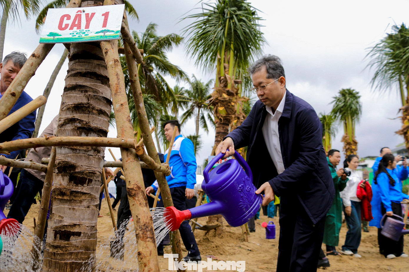 Lãnh đạo thành phố tại lễ phát động Tết trồng cây xuân Ất Tỵ 2025.