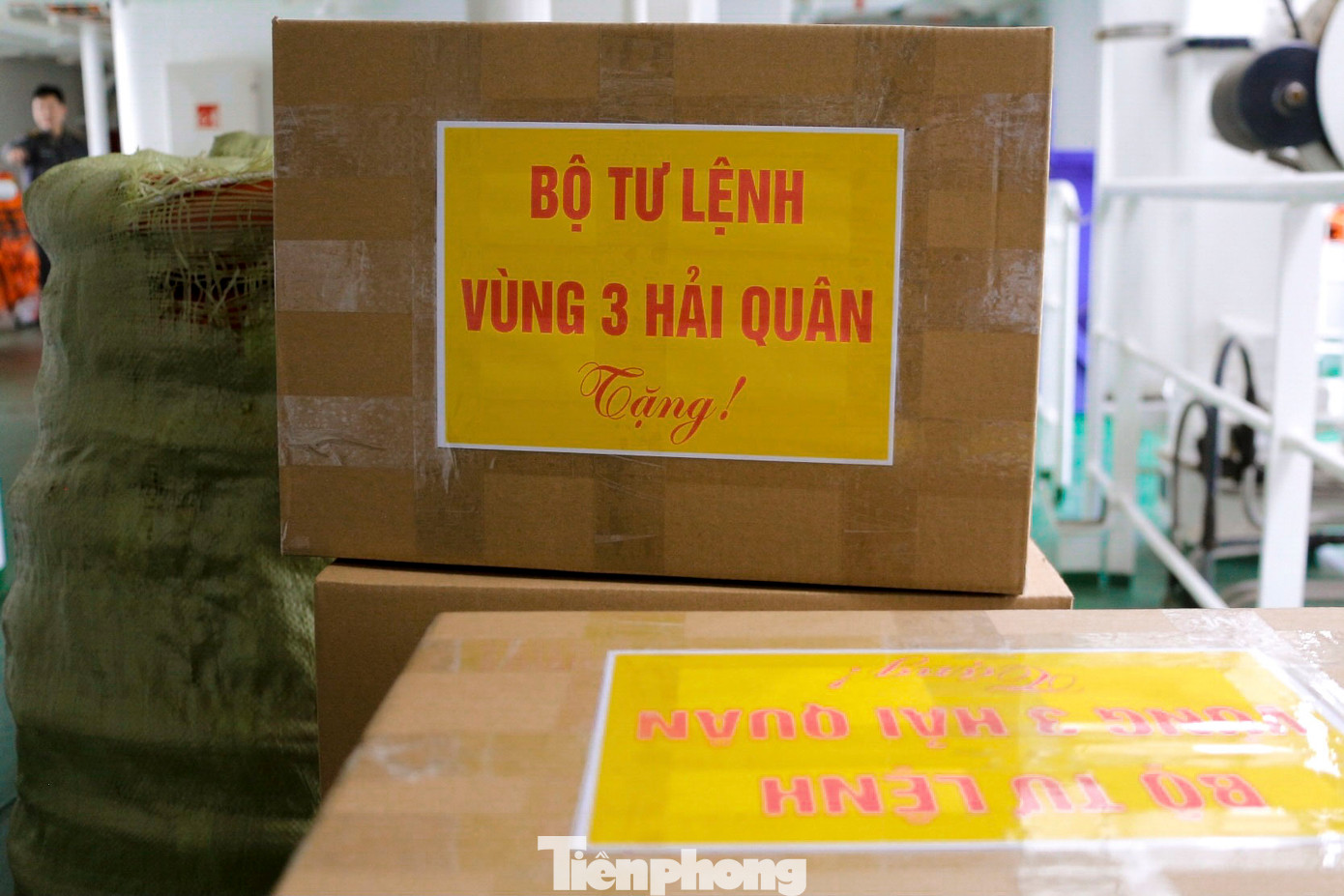 “Chuyến đi này tiếp tục khẳng định mối quan hệ đoàn kết, gắn bó keo sơn giữa cấp ủy, chính quyền và nhân dân các địa phương, các cơ quan, tổ chức, doanh nghiệp và cá nhân trong và ngoài quân đội với Bộ đội Hải quân, quân dân trên huyện đảo Cồn Cỏ, Lý Sơn”, Đại tá Thành cho biết.