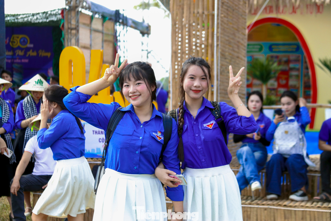 Đông đảo bạn trẻ từ các quận và các trường trên địa bàn thành phố Đà Nẵng thích thú, hào hứng tham gia hội trại. Đông đảo bạn trẻ từ các quận và các trường trên địa bàn thành phố Đà Nẵng thích thú, hào hứng tham gia hội trại.