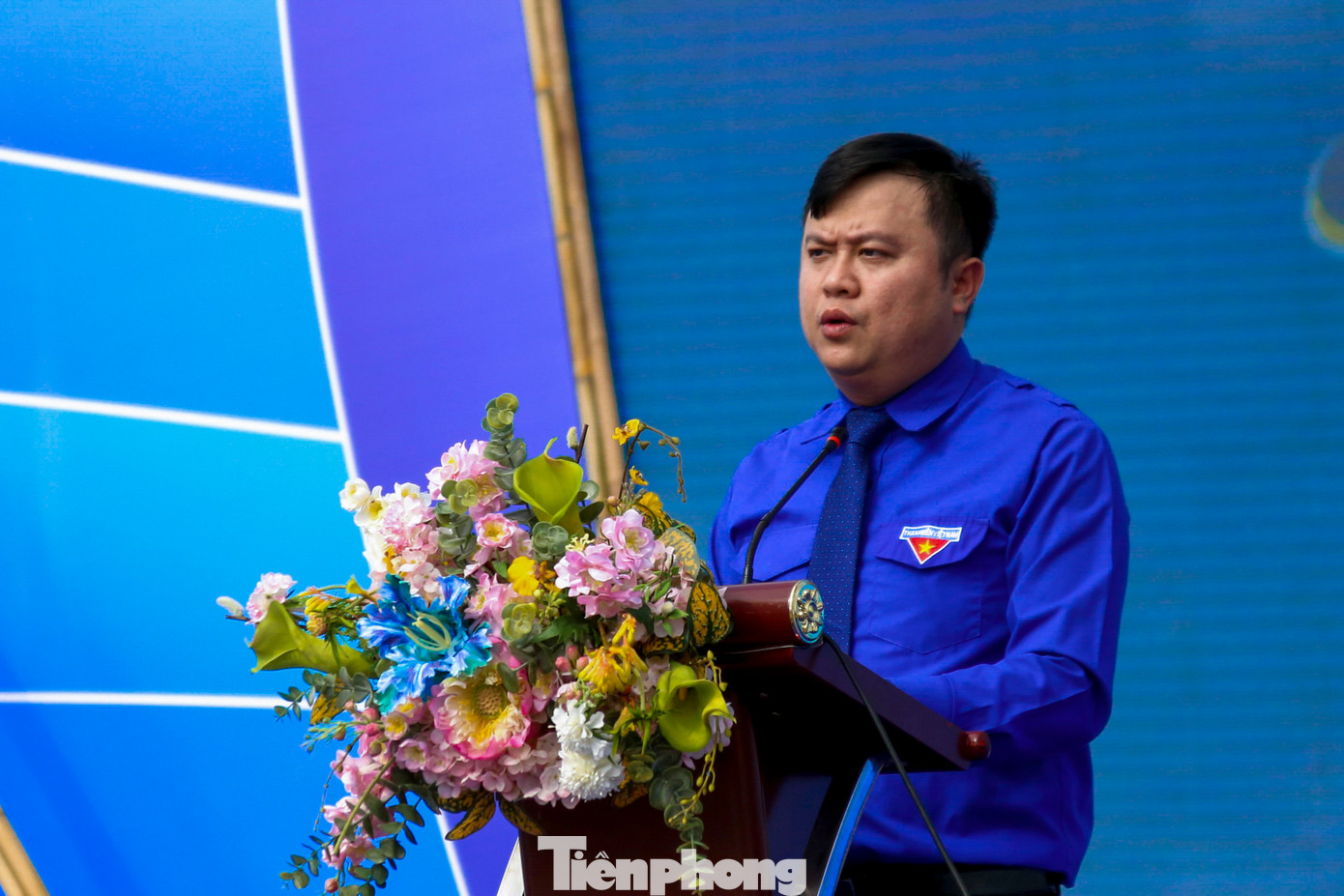 Anh Lê Công Hùng - Bí thư Thành Đoàn Đà Nẵng cho biết: Đây là dịp ôn lại truyền thống vẻ vang của tổ chức Đoàn qua 94 năm trưởng thành và phát triển, truyền thống anh hùng của Đảng bộ và nhân dân thành phố, khơi dậy niềm tự hào, phát huy vai trò, trách nhiệm của tuổi trẻ toàn thành phố trong công cuộc xây dựng và phát triển thành phố. Anh Lê Công Hùng - Bí thư Thành Đoàn Đà Nẵng cho biết: Đây là dịp ôn lại truyền thống vẻ vang của tổ chức Đoàn qua 94 năm trưởng thành và phát triển, truyền thống anh hùng của Đảng bộ và nhân dân thành phố, khơi dậy niềm tự hào, phát huy vai trò, trách nhiệm của tuổi trẻ toàn thành phố trong công cuộc xây dựng và phát triển thành phố.