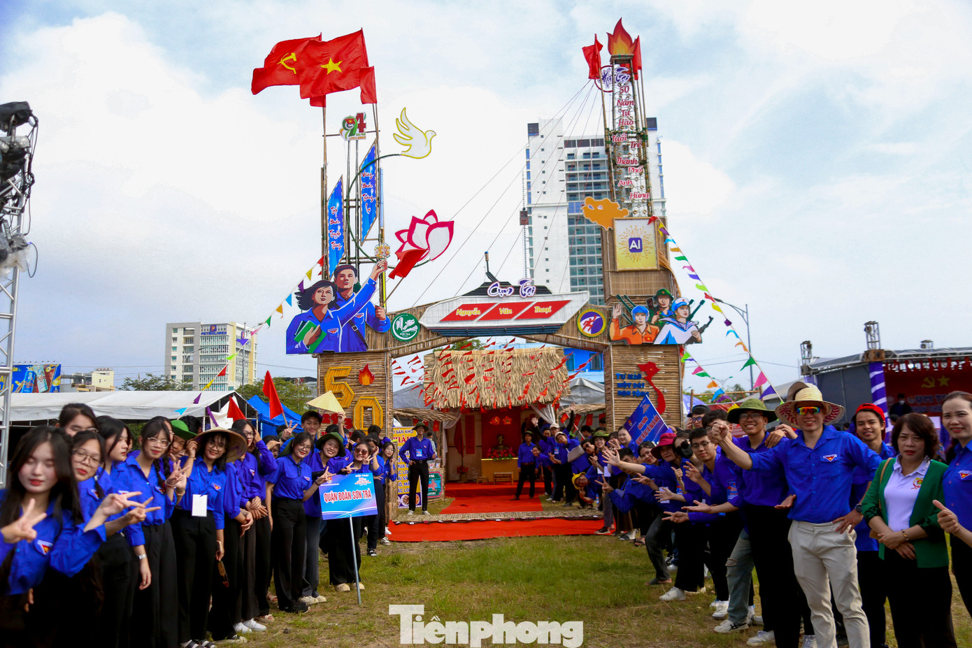 Hội trại diễn ra trong 3 ngày từ ngày 14 - 16/3 với 15 nội dung thi gồm thi tìm hiểu về kiến thức 50 năm giải phóng thành phố Đà Nẵng và truyền thống vẻ vang 94 năm của đoàn; Hành quân trò chơi lớn với chủ đề “theo bước chân những người anh hùng”; Thi đồng diễn “Thanh niên Đà Nẵng tiến bước”; Thi Tài năng thanh niên; Thi đồng diễn Semaphone “Tự hào tuổi trẻ thành phố anh hùng”,... Hội trại diễn ra trong 3 ngày từ ngày 14 - 16/3 với 15 nội dung thi gồm thi tìm hiểu về kiến thức 50 năm giải phóng thành phố Đà Nẵng và truyền thống vẻ vang 94 năm của đoàn; Hành quân trò chơi lớn với chủ đề “theo bước chân những người anh hùng”; Thi đồng diễn “Thanh niên Đà Nẵng tiến bước”; Thi Tài năng thanh niên; Thi đồng diễn Semaphone “Tự hào tuổi trẻ thành phố anh hùng”,...