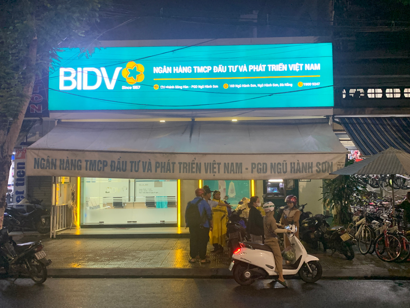 Chi nhánh ngân hàng xảy ra vụ cướp táo tợn.