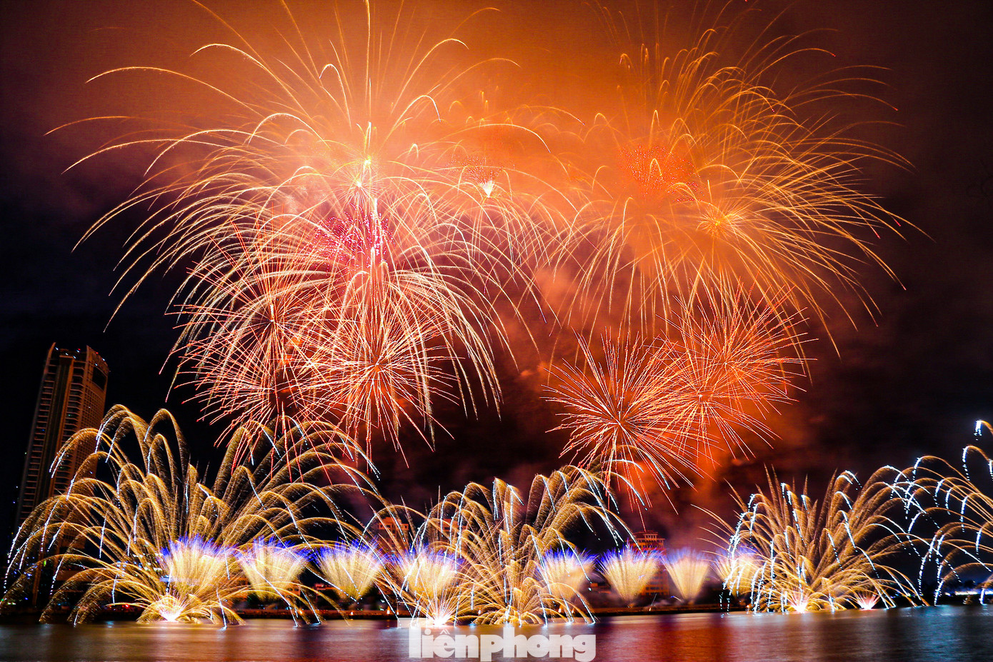 Đội Trung Quốc đã mở màn cho đêm chung kết DIFF 2024 với một màn trình diễn đầy cảm xúc trước hàng chục nghìn khán giả.