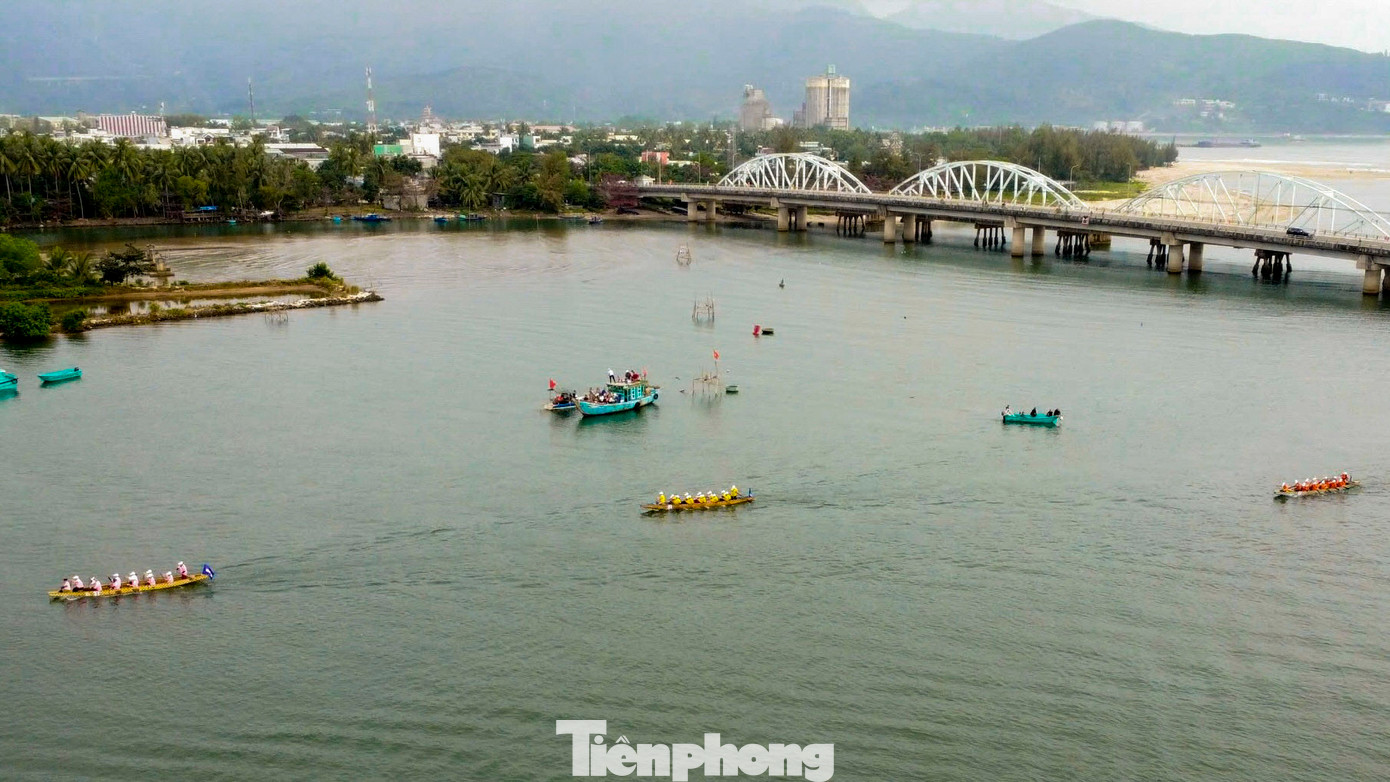 Năm nay, giải đua có sự tham gia của các đội thuyền nam, thuyền đua nữ đến từ các xã Hòa Bắc, Hòa Liên (huyện Hòa Vang), quận Ngũ Hành Sơn, quận Cẩm Lệ, phường Hòa Hiệp Nam, phường Hòa Hiệp Bắc (quận Liên Chiểu).
