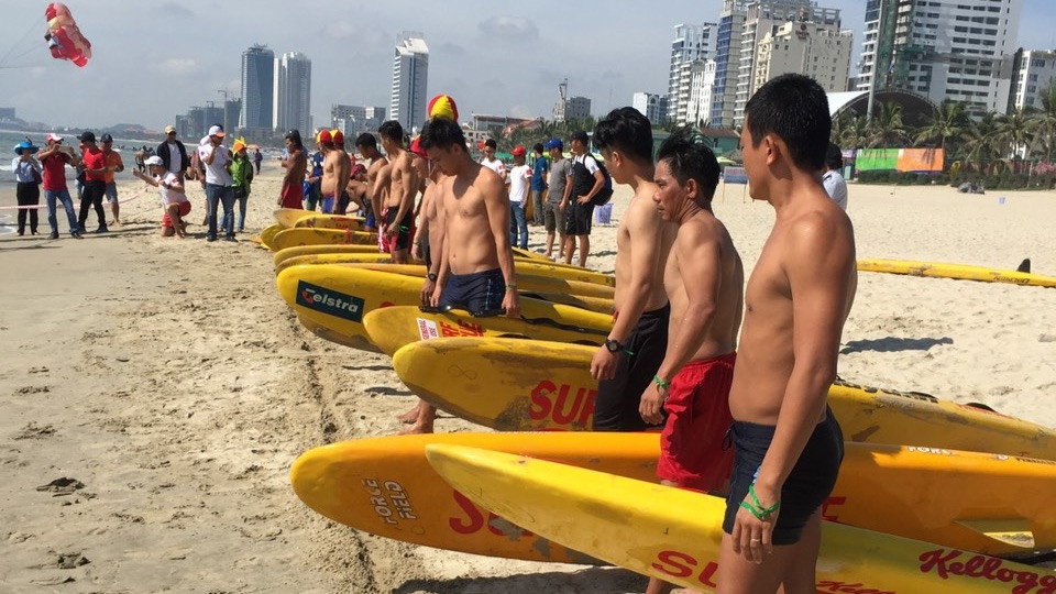 Đội cứu hộ cứu nạn được huấn luyện các kỹ năng nghiệp vụ. Đội cứu hộ cứu nạn được huấn luyện các kỹ năng nghiệp vụ.