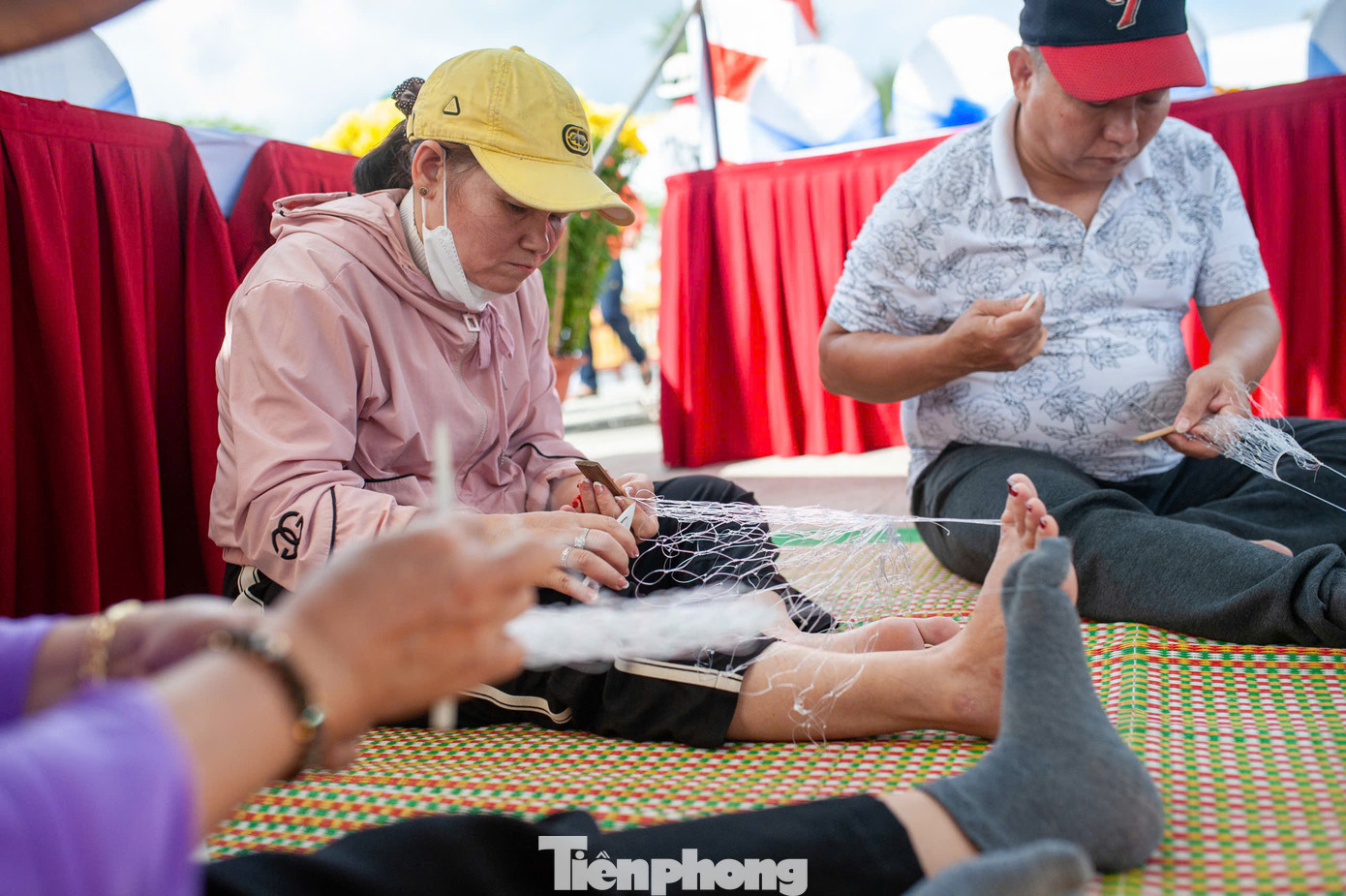 Tại lễ hội, ngoài phần lễ được diễn ra theo nghi thức truyền thống thì phần hội đa dạng gồm nhiều hoạt động văn hóa, văn nghệ, thể dục thể thao phù hợp với cư dân vùng biển như đua thuyền thúng, hô hội bài chòi, hát tuồng, kéo co, đan lưới, ẩm thực, đẩy gậy, thi gánh cá…