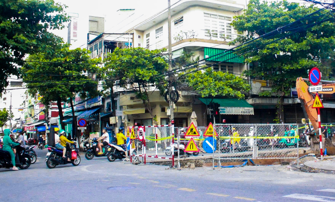 Tại hội nghị tiếp xúc cử tri, ông Huỳnh Tấn Hãn, cử tri tổ 16A, phường Phước Ninh đã nêu băn khoăn về thực trạng thi công hạ tầng đô thị khu vực trung tâm.