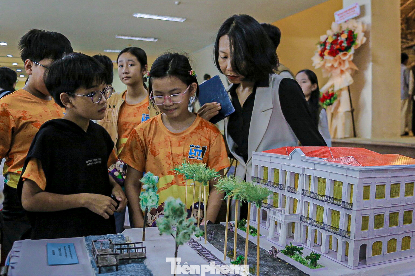 Những câu chuyện về di sản văn hóa Chăm Pa hay lịch sử hình thành thành phố Đà Nẵng được tái hiện qua các hiện vật, tranh ảnh và mô hình 3D khiến các bạn trẻ không khỏi trầm trồ và thích thú. Những câu chuyện về di sản văn hóa Chăm Pa hay lịch sử hình thành thành phố Đà Nẵng được tái hiện qua các hiện vật, tranh ảnh và mô hình 3D khiến các bạn trẻ không khỏi trầm trồ và thích thú.