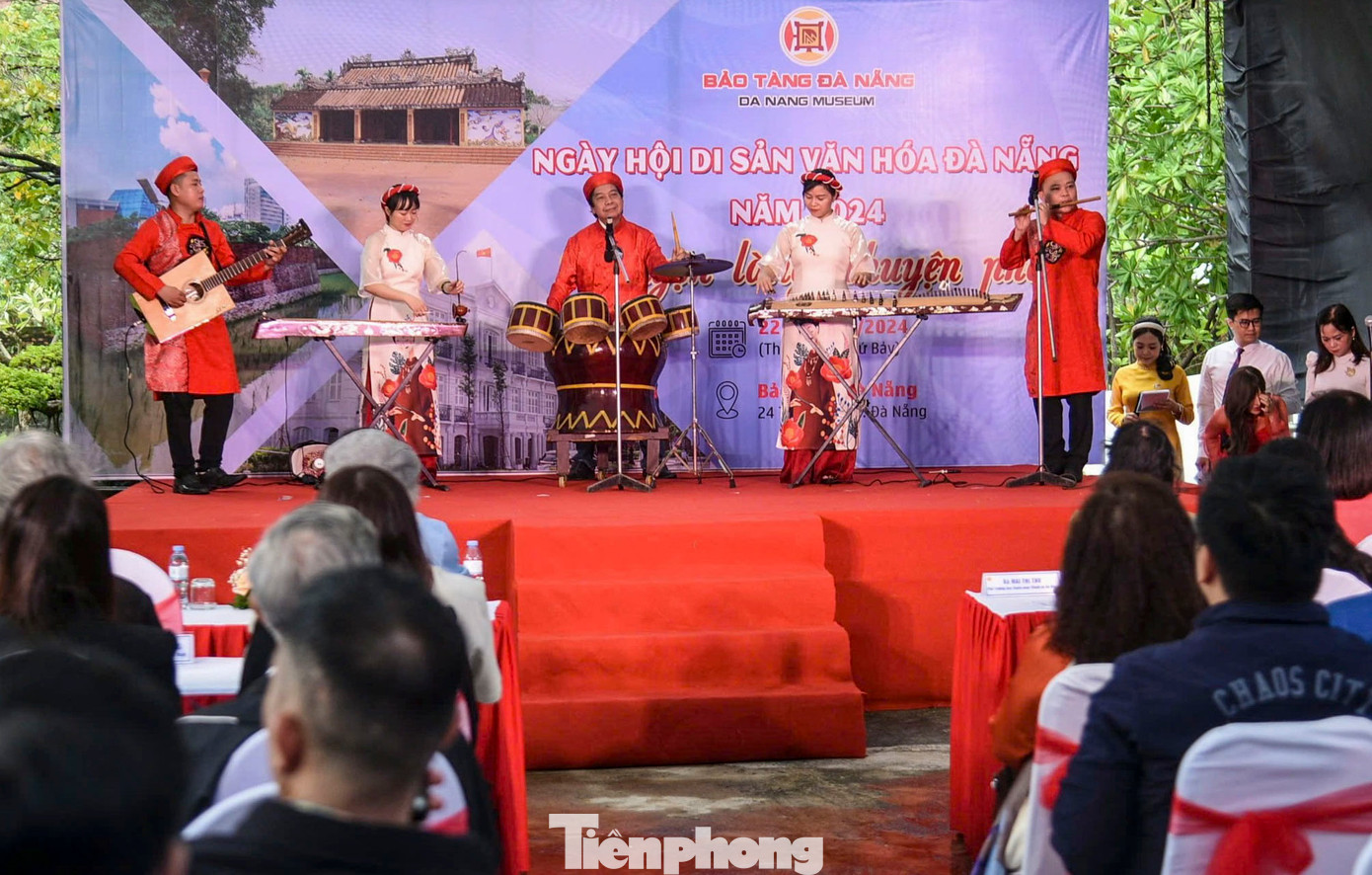 Nằm trong chuỗi hoạt động văn hóa - lễ hội hai bên bờ sông Hàn, Ngày hội Di sản văn hóa Đà Nẵng năm 2024 với chủ đề Chuyện làng, chuyện phố đã diễn ra tại Bảo tàng Đà Nẵng. Nằm trong chuỗi hoạt động văn hóa - lễ hội hai bên bờ sông Hàn, Ngày hội Di sản văn hóa Đà Nẵng năm 2024 với chủ đề Chuyện làng, chuyện phố đã diễn ra tại Bảo tàng Đà Nẵng.