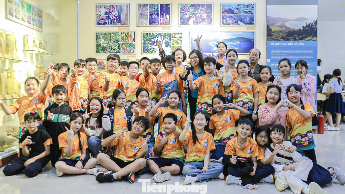 Ngày hội đã thu hút nhiều du khách và bạn trẻ đến tham quan, khám phá nét đẹp di sản văn hóa Việt Nam. Sự quan tâm của giới trẻ với các hoạt động này là tín hiệu tích cực, cho thấy ý thức trách nhiệm với việc bảo tồn giá trị truyền thống ngày càng được nâng cao. Ngày hội đã thu hút nhiều du khách và bạn trẻ đến tham quan, khám phá nét đẹp di sản văn hóa Việt Nam. Sự quan tâm của giới trẻ với các hoạt động này là tín hiệu tích cực, cho thấy ý thức trách nhiệm với việc bảo tồn giá trị truyền thống ngày càng được nâng cao.