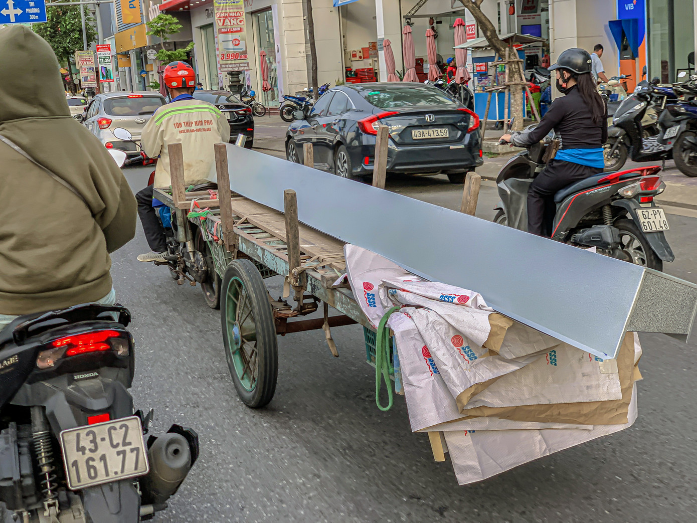 Nhiều vụ tai nạn nghiêm trọng đã xảy ra khiến người đi đường lo lắng khi gặp phải những hung thần này trên đường.
