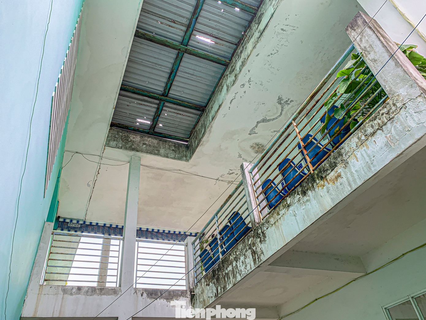 Theo đánh giá, nhiều hạng mục công trình thuộc mức độ nguy hiểm cấp C, khả năng chịu lực của một số kết cấu không đáp ứng yêu cầu sử dụng, xuất hiện tình trạng nguy hiểm cục bộ, công năng không đảm bảo. Theo đánh giá, nhiều hạng mục công trình thuộc mức độ nguy hiểm cấp C, khả năng chịu lực của một số kết cấu không đáp ứng yêu cầu sử dụng, xuất hiện tình trạng nguy hiểm cục bộ, công năng không đảm bảo.