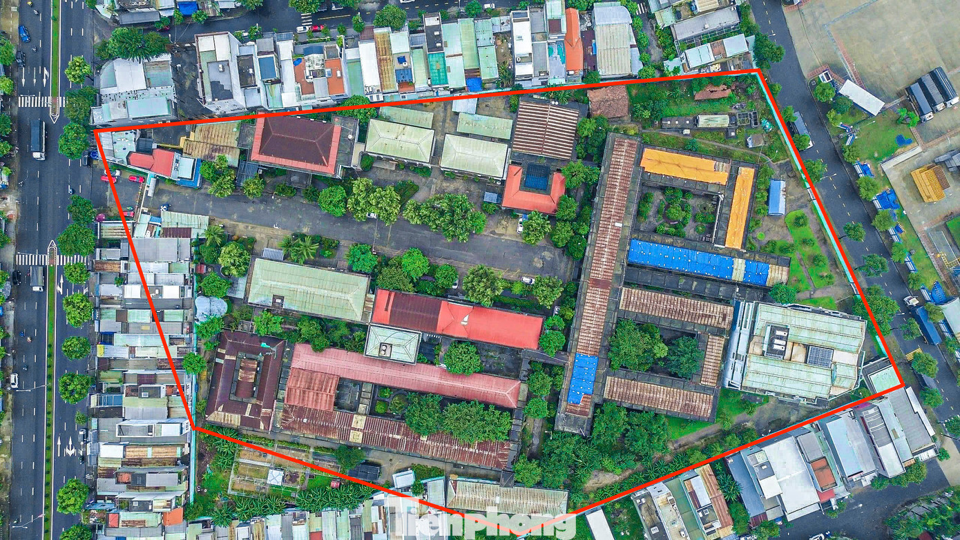 Bệnh viện Tâm thần Đà Nẵng (số 193 đường Nguyễn Lương Bằng, phường Hòa Khánh Bắc, quận Liên Chiểu) có nhiều hạng mục được xây dựng từ năm 2001 đến nay đã xuống cấp nặng nề, do toàn bộ các khối nhà không được cải tạo, nâng cấp trong thời gian dài. Bệnh viện Tâm thần Đà Nẵng (số 193 đường Nguyễn Lương Bằng, phường Hòa Khánh Bắc, quận Liên Chiểu) có nhiều hạng mục được xây dựng từ năm 2001 đến nay đã xuống cấp nặng nề, do toàn bộ các khối nhà không được cải tạo, nâng cấp trong thời gian dài.