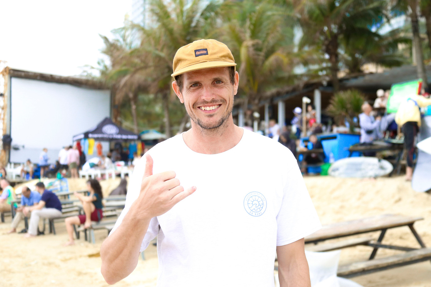 Anh Brad Roode (Úc), thành viên Ban tổ chức cuộc thi cho hay đây là sân chơi dành cho những người đam mê bộ môn lướt sóng, muốn thử thách, giao lưu đều có thể đăng ký tham gia, không phân biệt là người dân Đà Nẵng hay du khách. Anh Brad Roode (Úc), thành viên Ban tổ chức cuộc thi cho hay đây là sân chơi dành cho những người đam mê bộ môn lướt sóng, muốn thử thách, giao lưu đều có thể đăng ký tham gia, không phân biệt là người dân Đà Nẵng hay du khách.