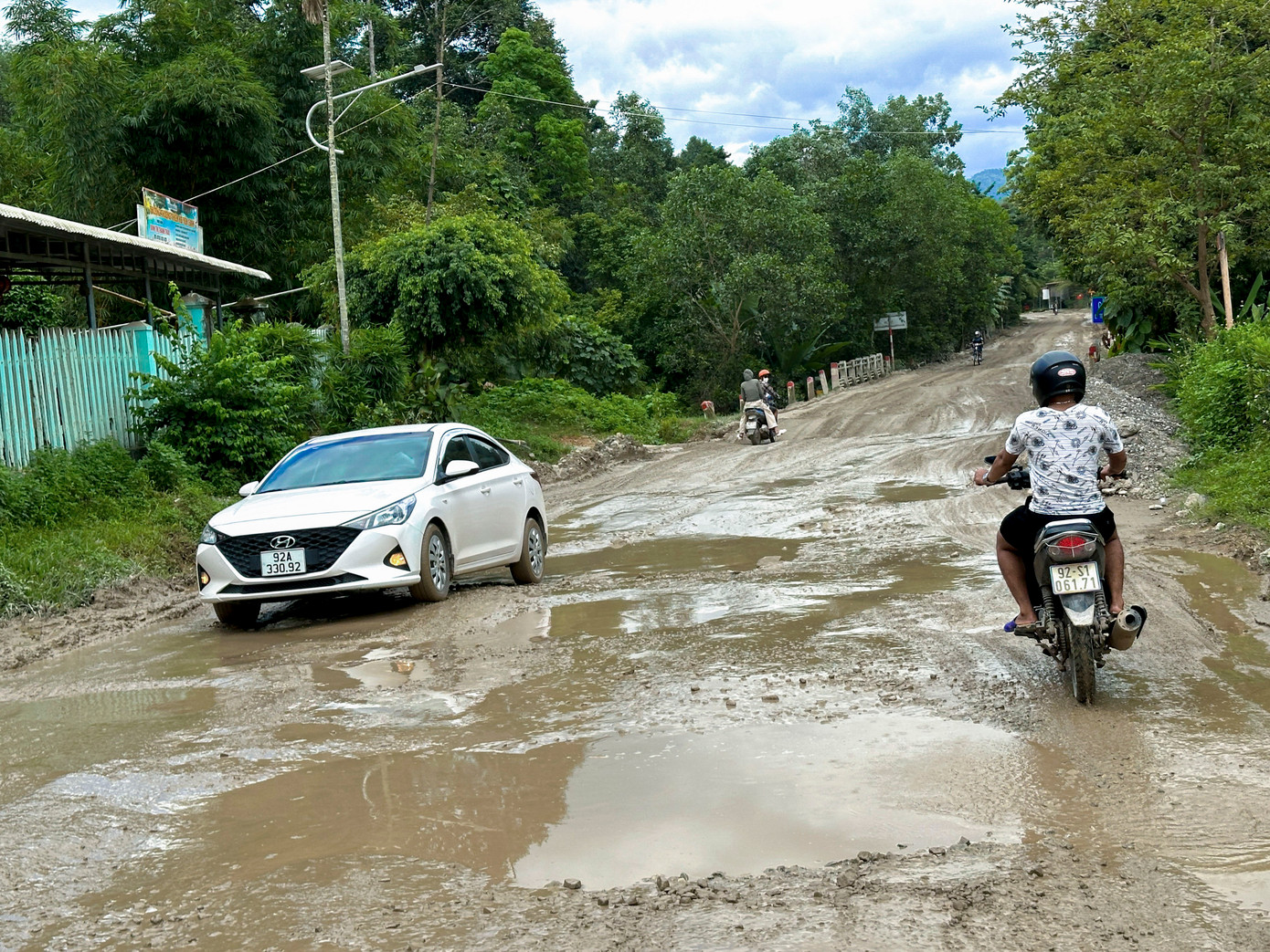 Tuyến quốc lộ 14D đoạn qua xã Bến Giằng, thành phố Đà Nẵng là nỗi ám ảnh của người dân và cánh tài xế mỗi khi phải đi qua.