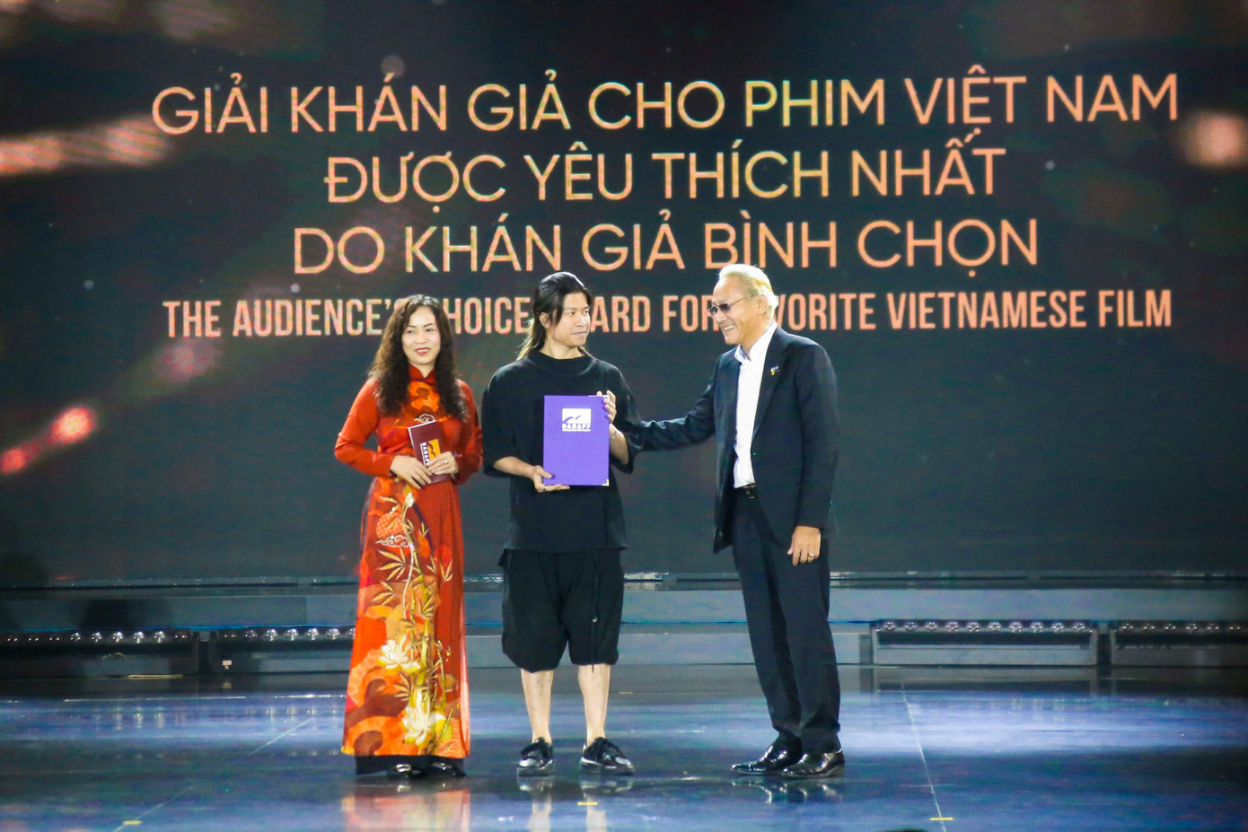 Phim hoạt hình Dế Mèn vinh dự nhận giải khán giả bình chọn cho phim Việt Nam được yêu thích nhất.