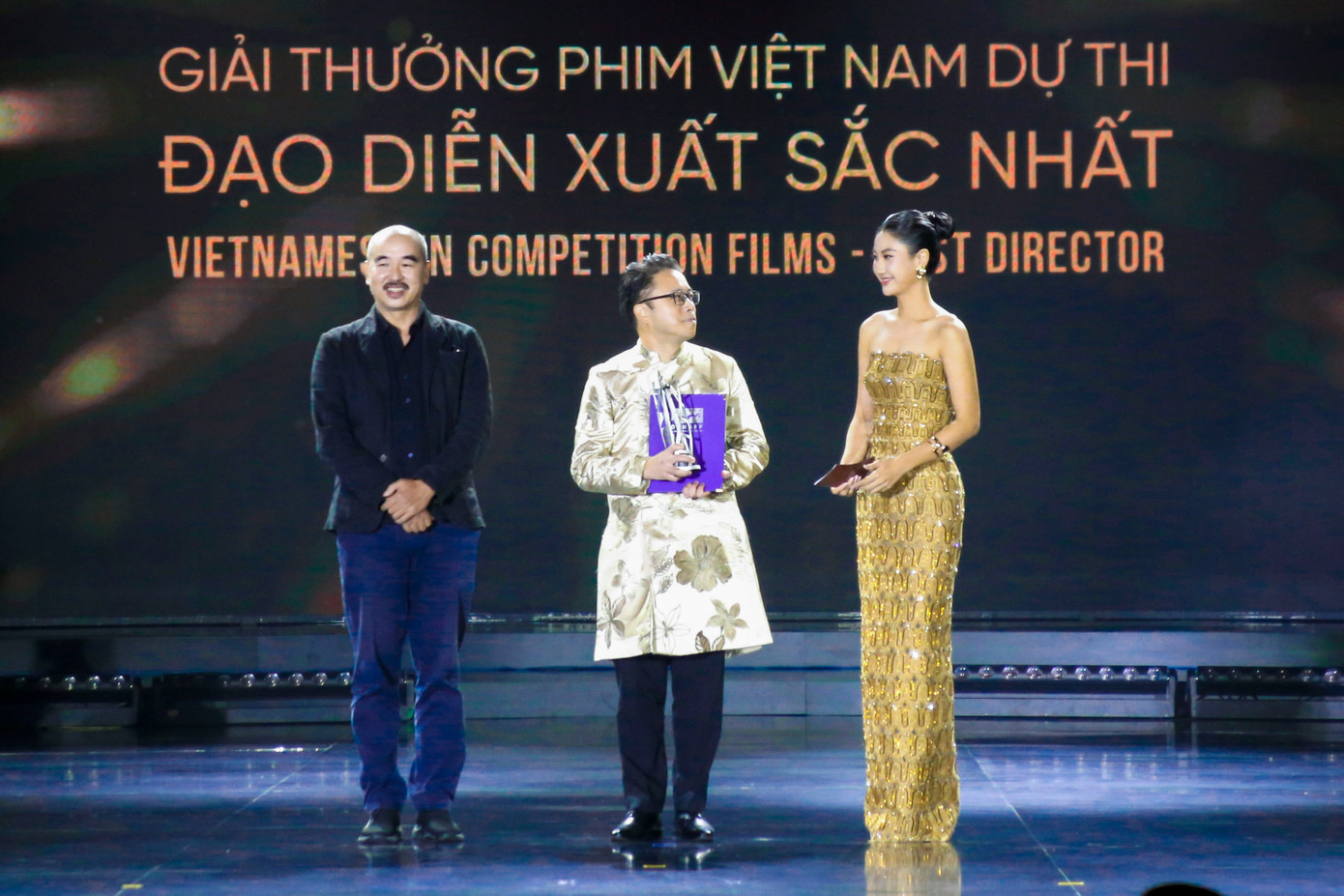 Giải đạo diễn xuất sắc thuộc về đạo diễn Victor Vũ.
