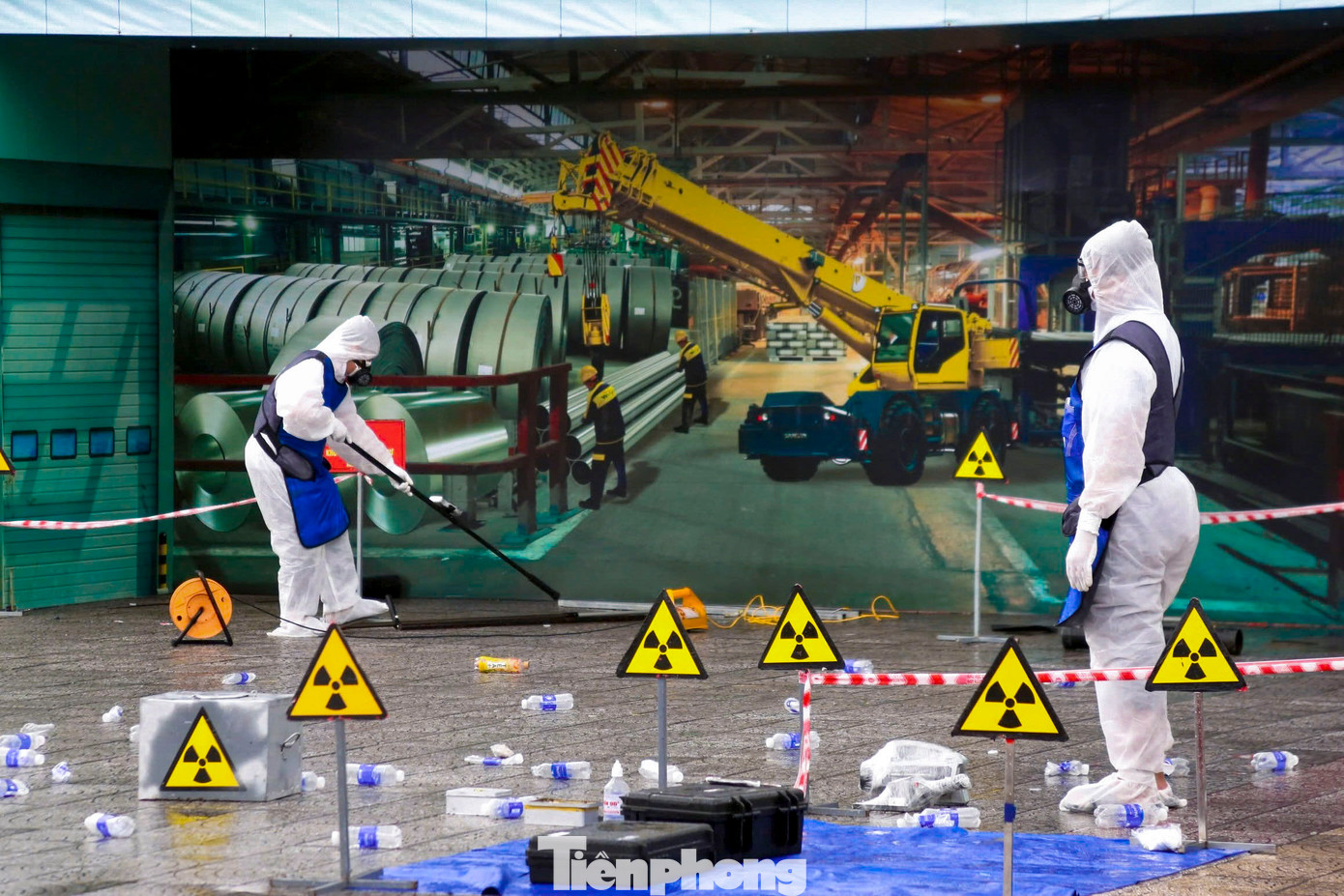 Ngay sau đó, các lực lượng chức năng của thành phố gồm công an, quân đội, y tế và kỹ thuật đã có mặt tại hiện trường, triển khai đồng bộ các biện pháp nhằm trấn an người lao động, kiểm tra ô nhiễm phóng xạ, tư vấn sức khỏe, kiểm xạ khu vực, thu hồi nguồn phóng xạ, tiêu tẩy môi trường và đảm bảo an ninh trật tự.