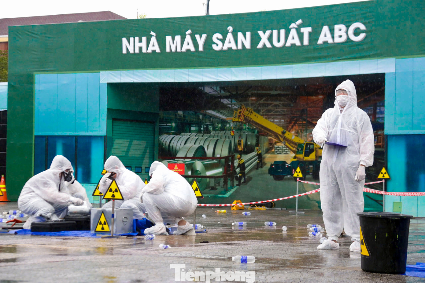 Qua kiểm tra ban đầu, một số công nhân làm việc gần khu vực xảy ra sự cố bị chiếu xạ mức lớn hơn 5 mSv, nhưng không ghi nhận hiệu ứng tất định do phóng xạ. Môi trường không bị nhiễm bẩn phóng xạ. Kết quả kiểm tra y tế và xét nghiệm máu các trường hợp liên quan đều không phát hiện dấu hiệu bất thường.