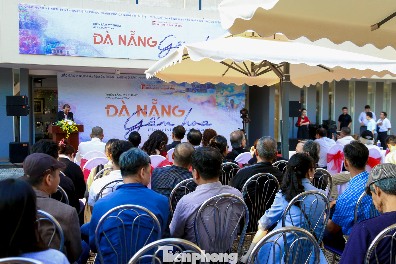 Trưng bày nhiều tác phẩm độc đáo của họa sĩ, nhà điêu khắc gạo cội ảnh 1 Trưng bày nhiều tác phẩm độc đáo của họa sĩ, nhà điêu khắc gạo cội ảnh 1