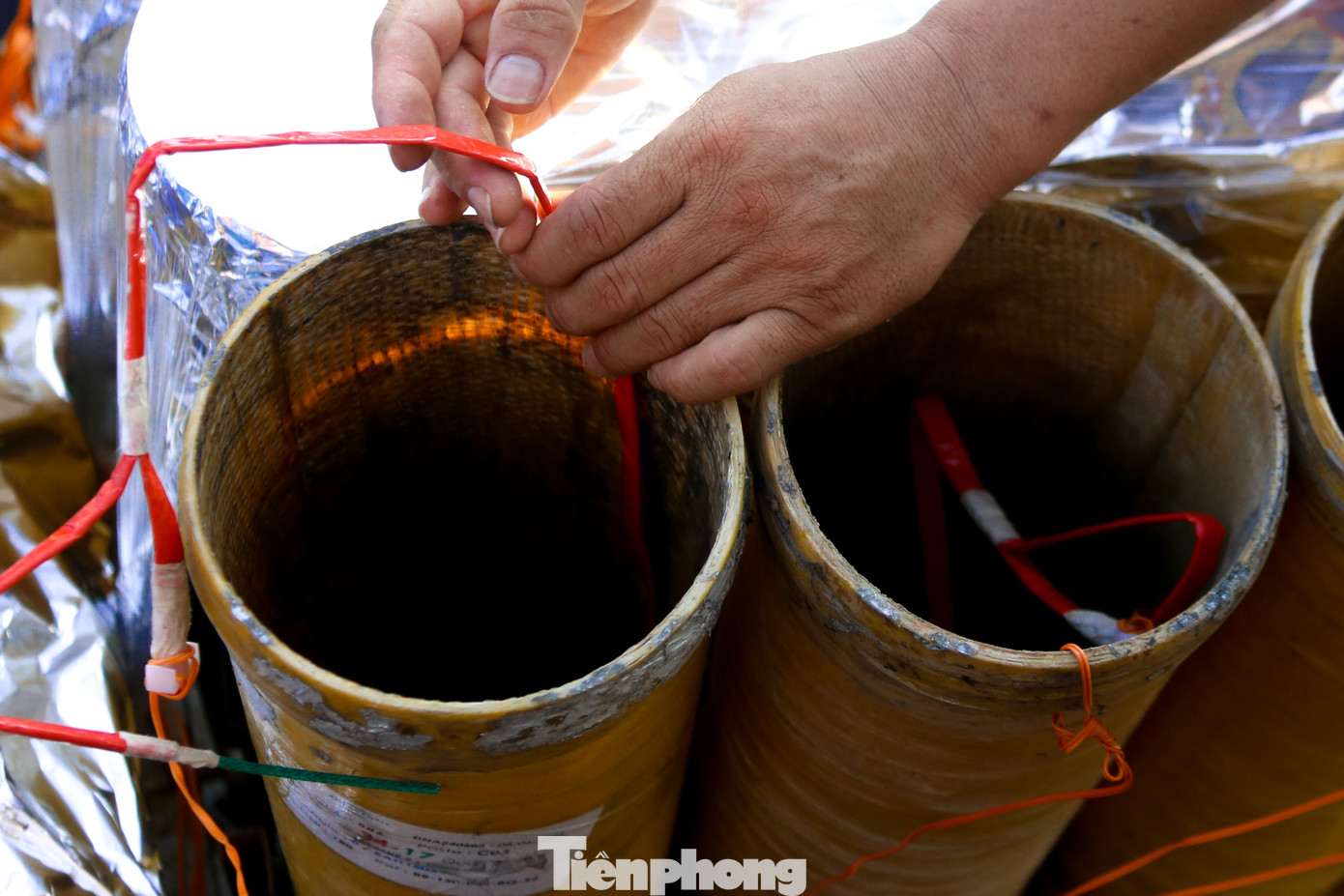 Điểm đặc sắc trong phần trình diễn của đội Đà Nẵng năm nay là sự kết hợp hài hòa giữa những giai điệu âm nhạc Việt Nam truyền thống và các ca khúc quốc tế nổi tiếng. Sự giao thoa này thể hiện tình yêu sâu sắc với văn hóa dân tộc, đồng thời truyền tải thông điệp về một Việt Nam cởi mở, hội nhập, vững bước trong kỷ nguyên vươn mình.