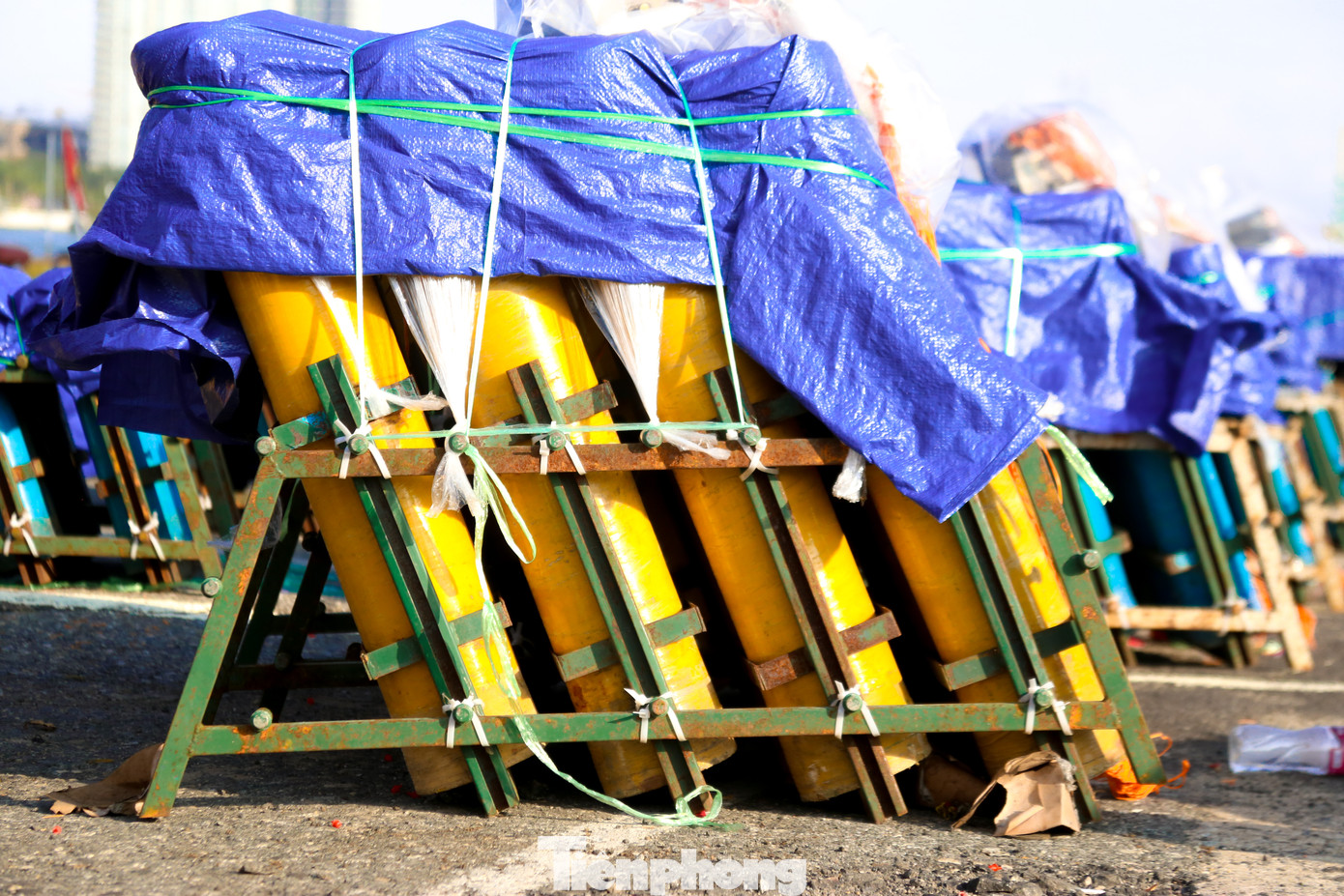 Khán giả sẽ được mãn nhãn với những màn ảo thuật ánh sáng kết hợp pháo hoa tầm cao và hiệu ứng pháo nước độc đáo, mang lại trải nghiệm thị giác mới mẻ, ngoạn mục.