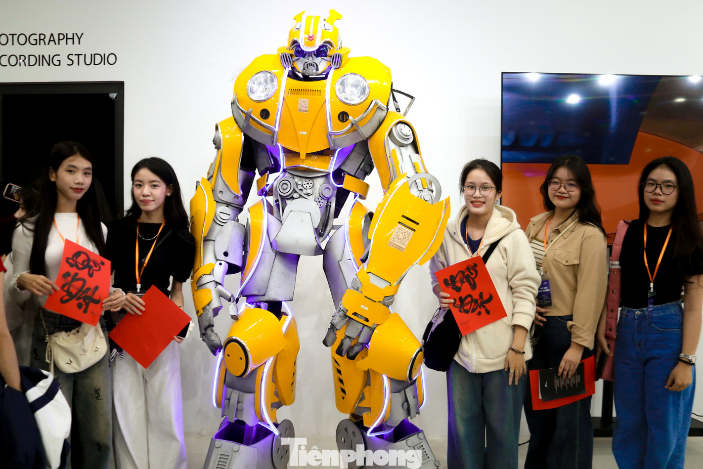 Sự kiện đã giúp các bạn trẻ có cái nhìn cận cảnh về những công nghệ tiên tiến, cơ hội kết nối giữa sinh viên, doanh nghiệp và chuyên gia công nghệ, mở ra những cơ hội học tập, làm việc đầy triển vọng trong lĩnh vực AI.