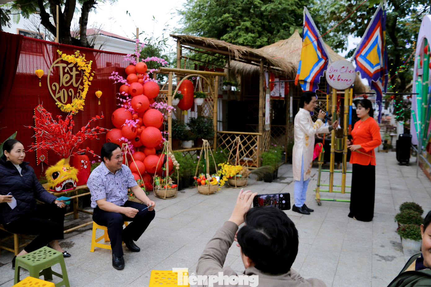 Nhiều hoạt động như diễu hành xe đạp hoa, không gian Tết Việt, phiên chợ Tết xưa, thư pháp nghệ thuật, trò chơi dân gian, điểm check-in trong không gian Tết Việt,... diễn ra hết sức sôi nổi, thu hút nhiều người.