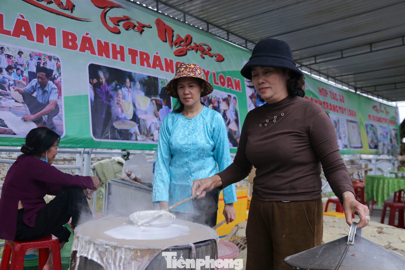 Các hoạt động vui chơi cũng diễn ra trong không khí rộn ràng, sôi nổi đầy sắc xuân.