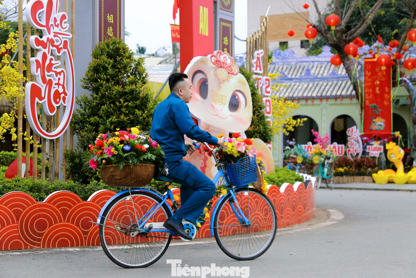 Các hoạt động vui chơi cũng diễn ra trong không khí rộn ràng, sôi nổi đầy sắc xuân.