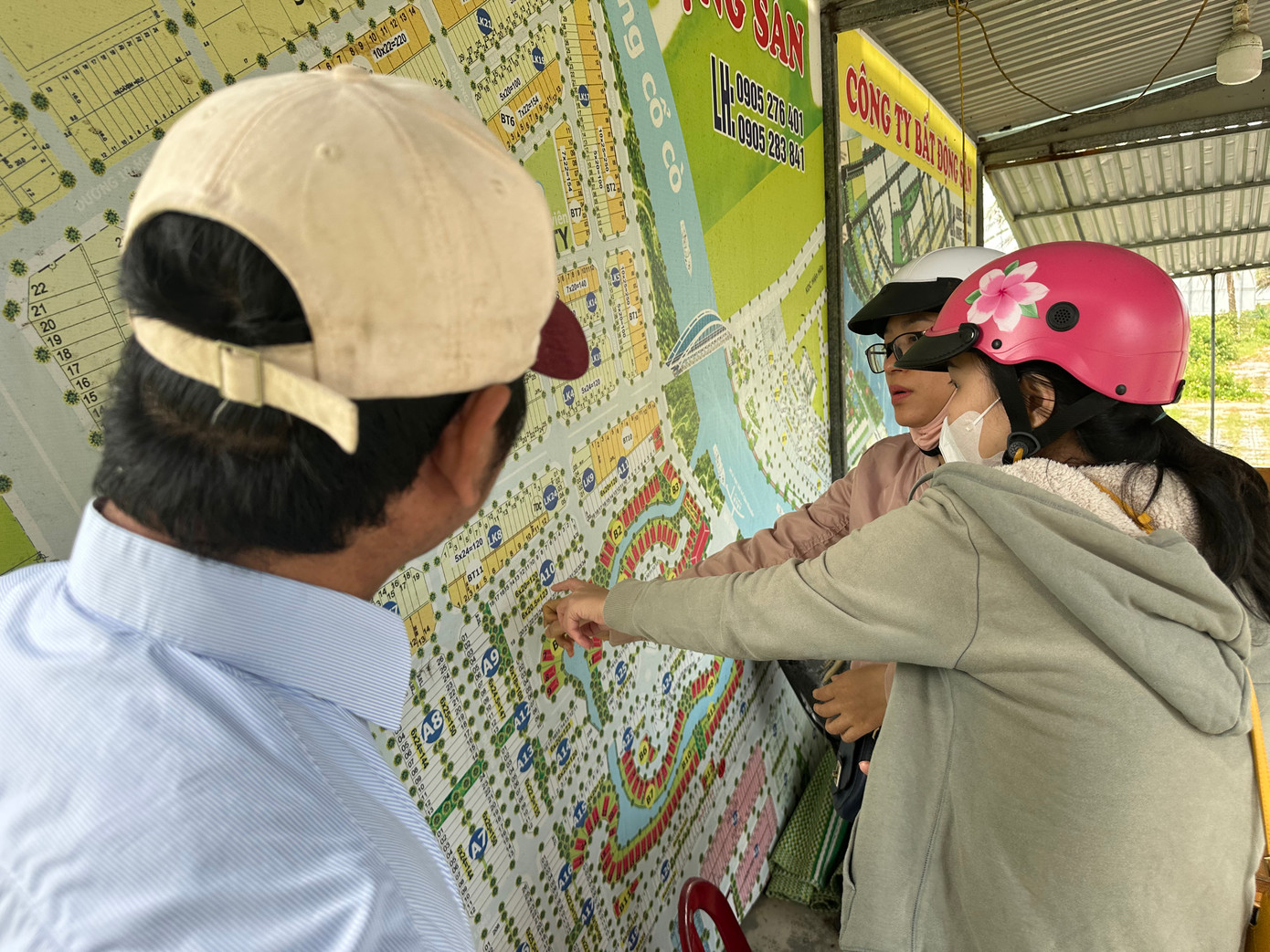 Nhiều người tìm đến mua đất tại khu vực phường Điện Ngọc giáp ranh Đà Nẵng. Nhiều người tìm đến mua đất tại khu vực phường Điện Ngọc giáp ranh Đà Nẵng.