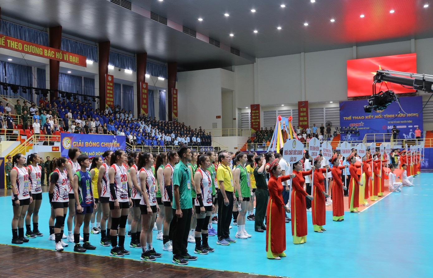 15 đội tuyển bóng chuyền mạnh cả nước về tham dự. 15 đội tuyển bóng chuyền mạnh cả nước về tham dự.