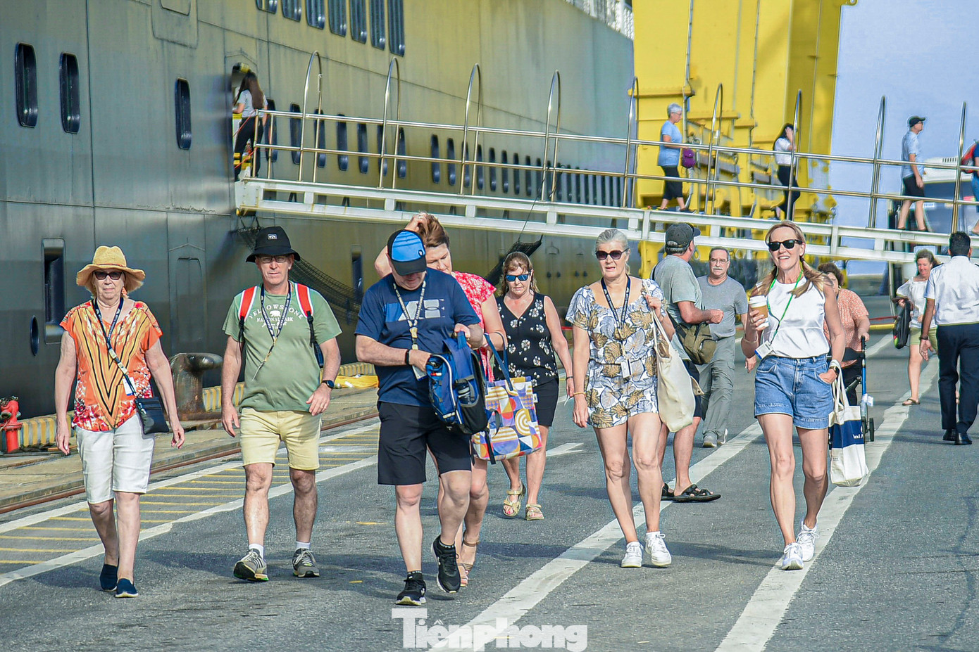 Du khách chủ yếu đến từ các quốc gia khác như: Hà Lan, Mỹ, Đức, Anh, Pháp, Ý, Đan Mạch, Canada…