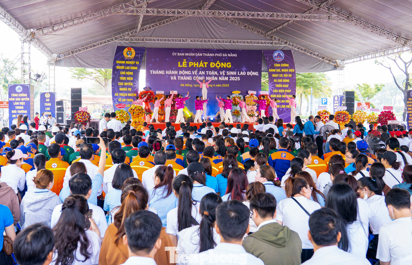 Sáng 27/4, Liên đoàn Lao động phối hợp với Sở Nội vụ thành phố tổ chức Lễ phát động Tháng hành động về An toàn, vệ sinh lao động và Tháng Công nhân 2025. Sáng 27/4, Liên đoàn Lao động phối hợp với Sở Nội vụ thành phố tổ chức Lễ phát động Tháng hành động về An toàn, vệ sinh lao động và Tháng Công nhân 2025.