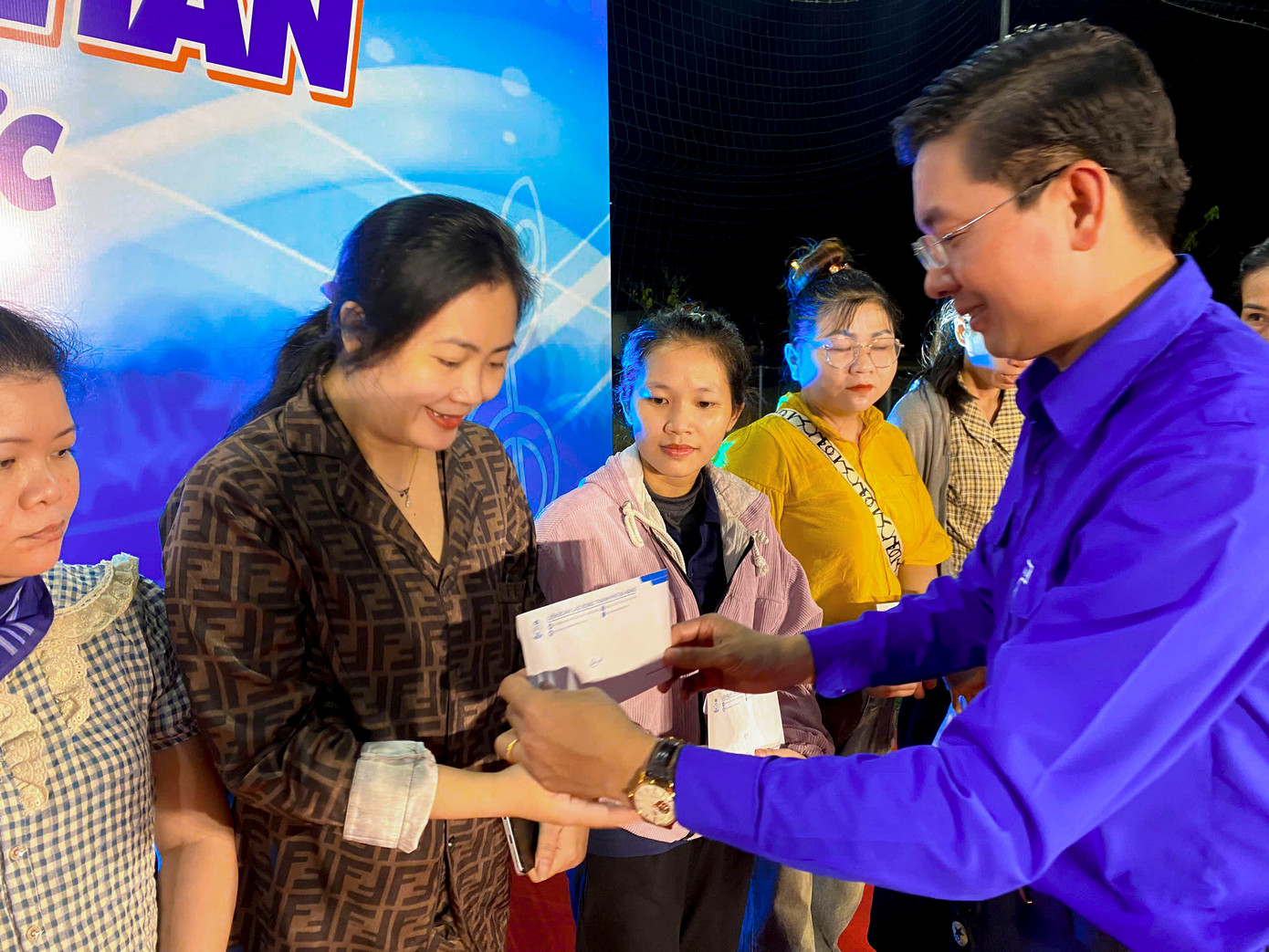 Những phần quà không chỉ mang ý nghĩa hỗ trợ vật chất mà còn thể hiện sự quan tâm, sẻ chia của các tổ chức đối với đời sống của thanh niên công nhân.