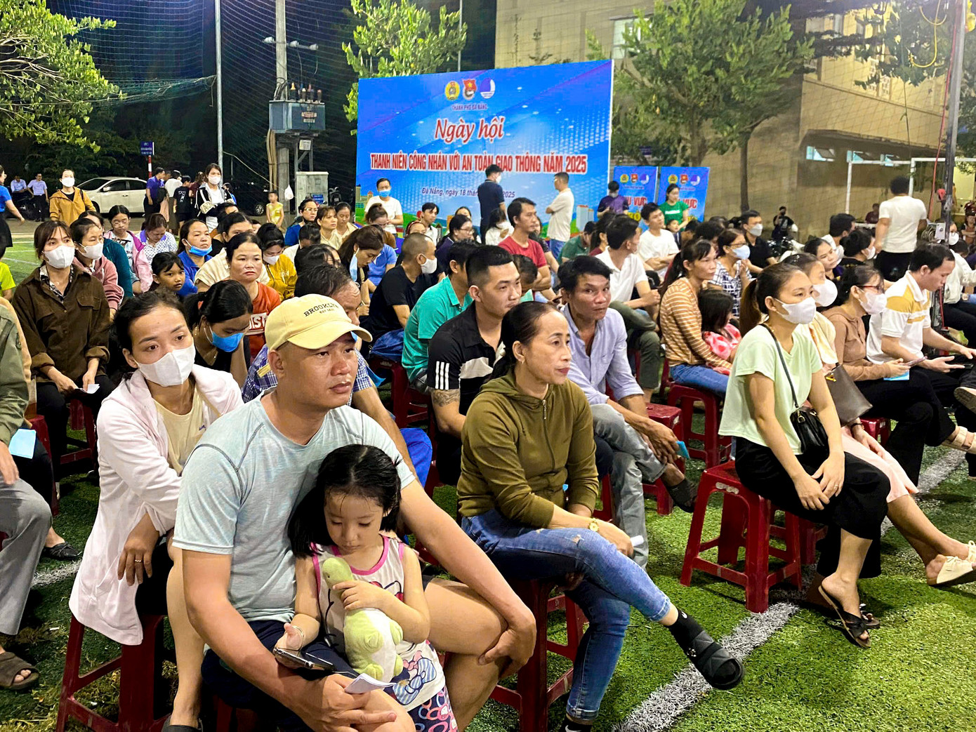 Sự kiện thu hút hơn 300 thanh niên công nhân trên địa bàn thành phố tham dự, không chỉ cung cấp kiến thức bổ ích về an toàn giao thông mà còn góp phần nâng cao ý thức xây dựng lối sống văn minh, trách nhiệm trong cộng đồng.